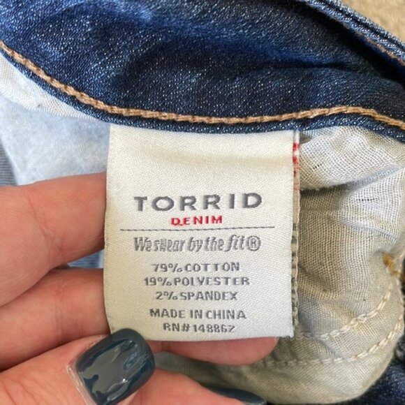 VGC Torrid Curvy Skinny Dark Wash Jeans - Size 12S - Picture 5 of 5